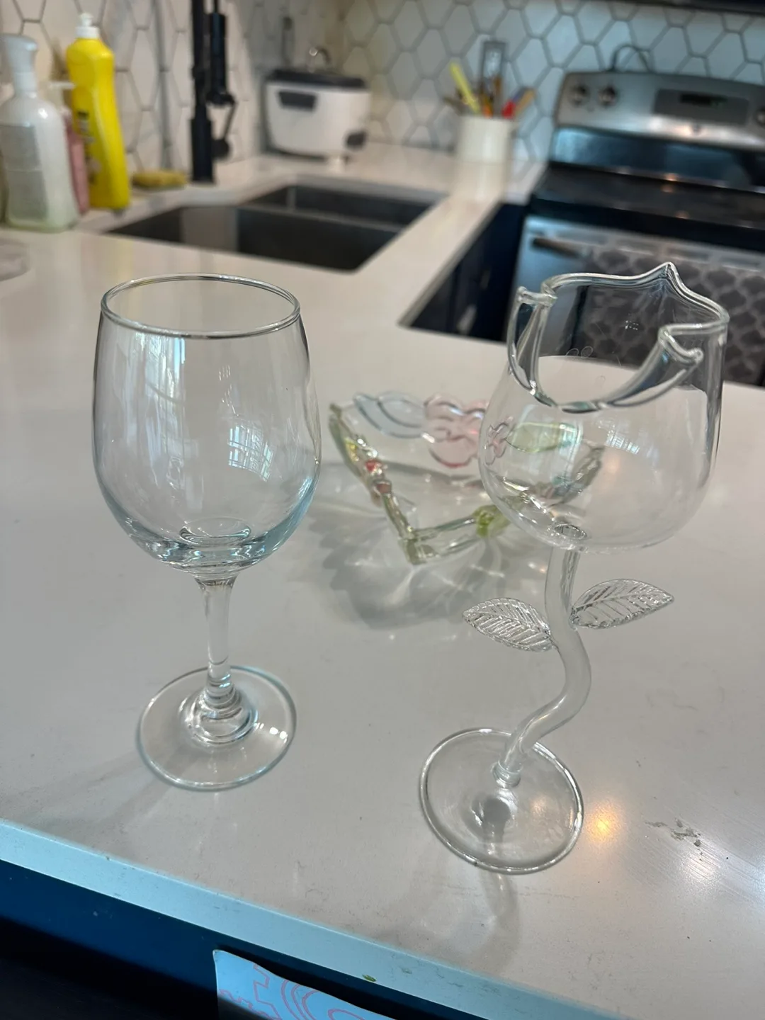 Wine Glasses & Heart Dish Set thumbnail