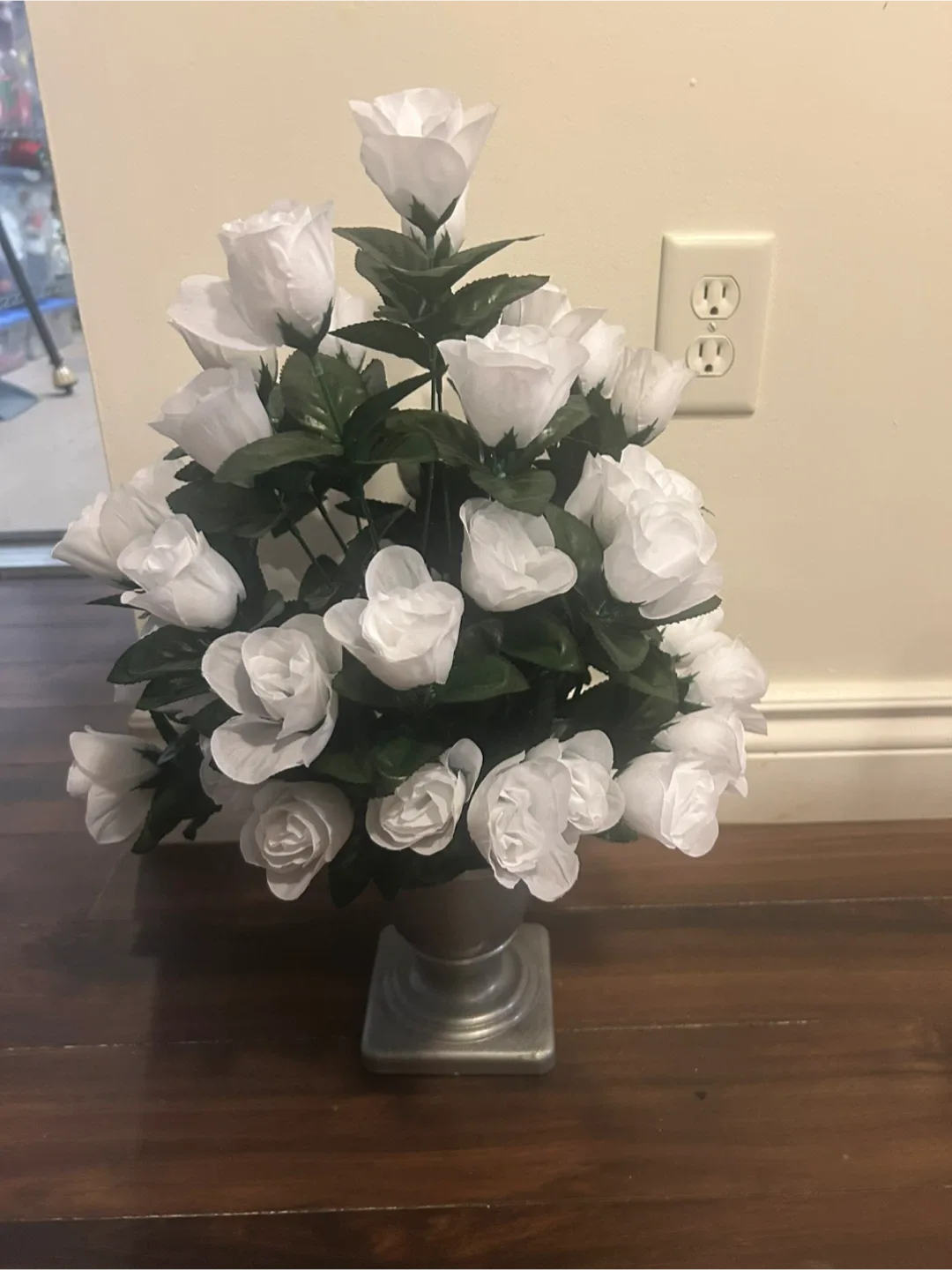 White Rose Floral Arrangement thumbnail