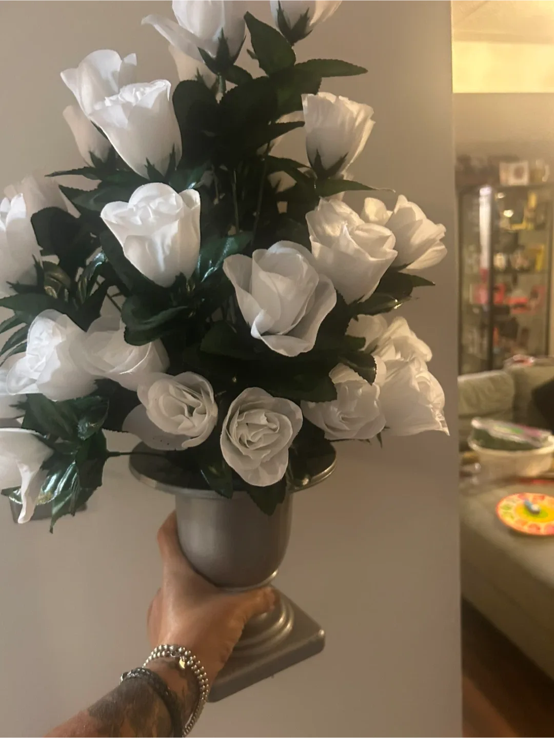 White Rose Floral Arrangement image indicator(2)