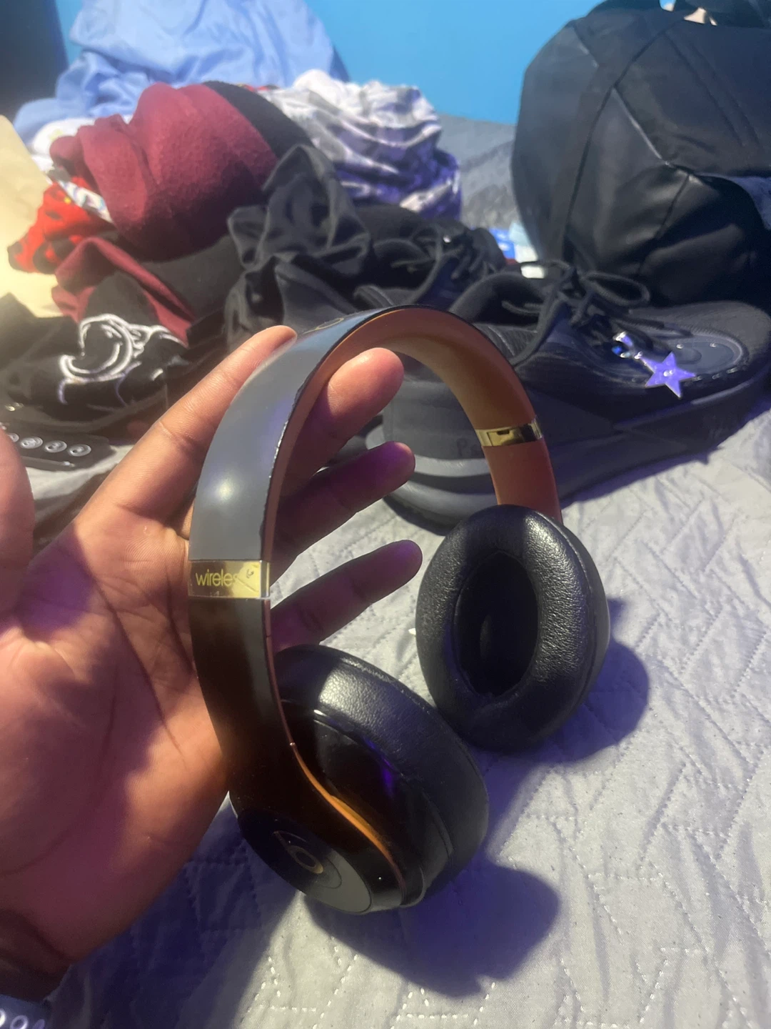 Beats Studio3 Wireless Headphones - Black & Gold - photo 3
