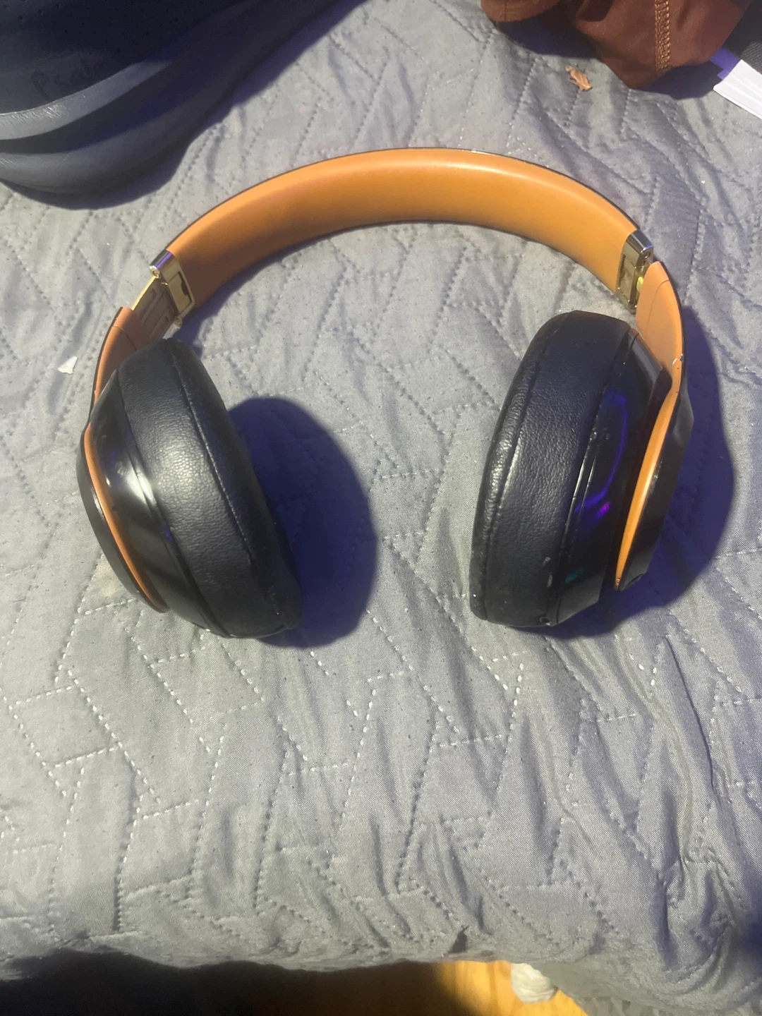 Beats Studio3 Wireless Headphones - Black & Gold