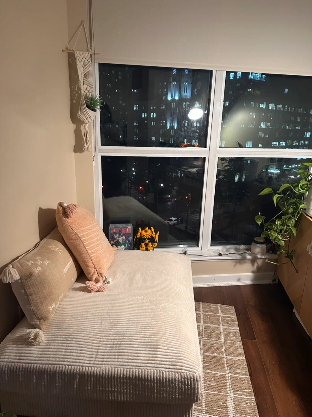 Ottoman/ Lounge Seat- Priced to Sell!!