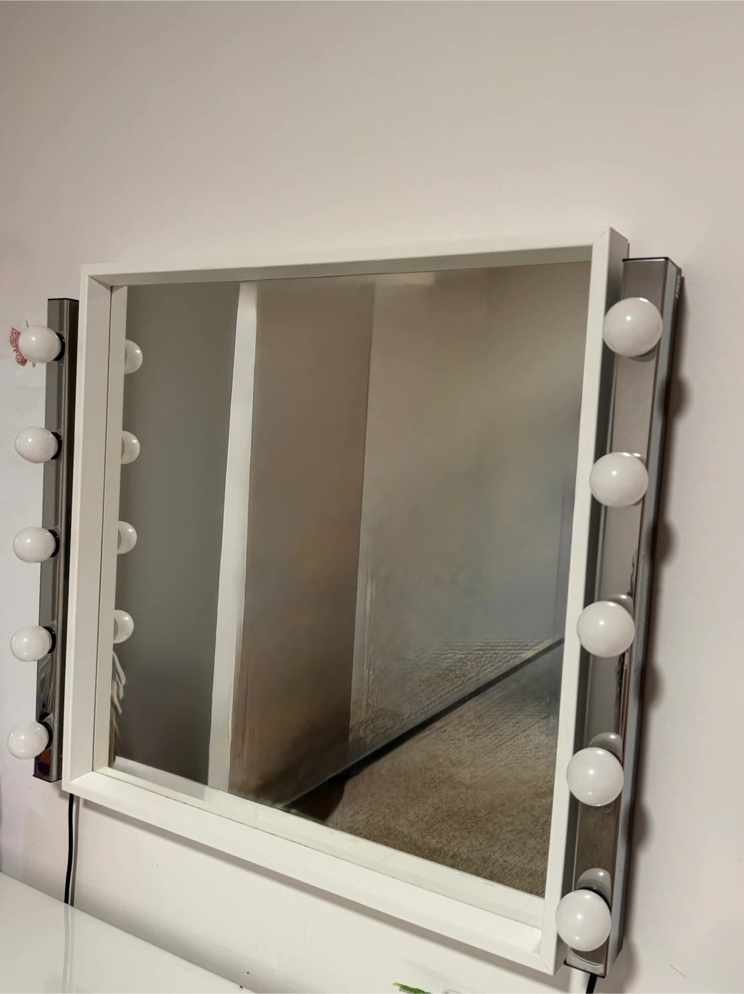 White Vanity Table with Mirror - photo 3