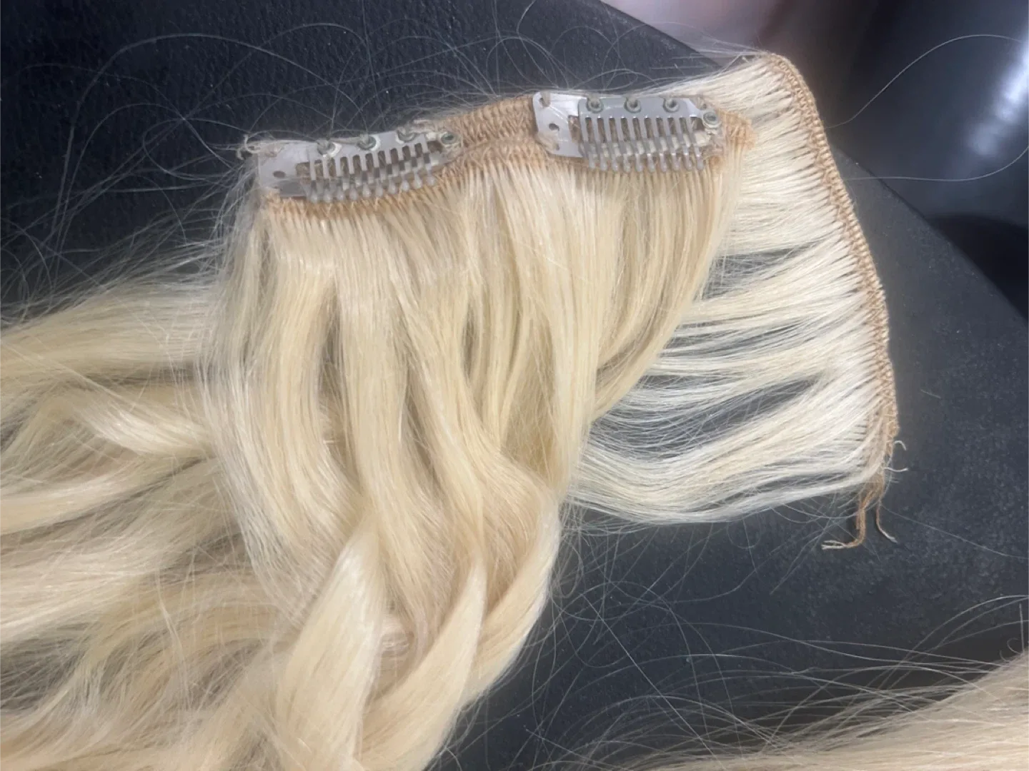 Blonde Clip-in Hair Extensions image indicator(2)