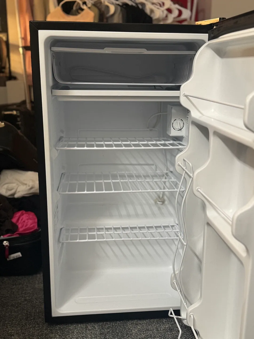 Arctic King Compact Mini Fridge image indicator(2)