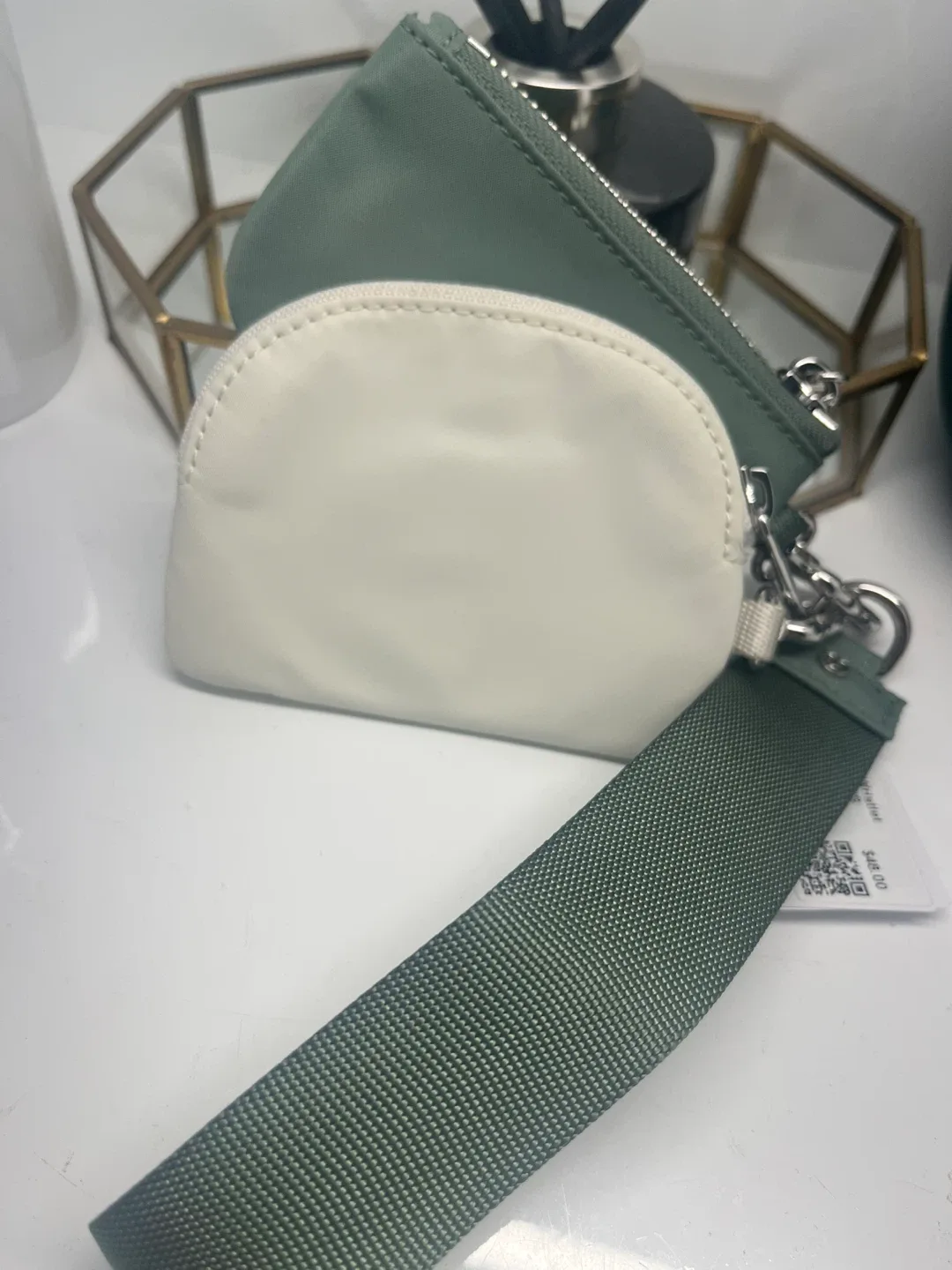 Lululemon Dual Pouch - Green & Cream thumbnail