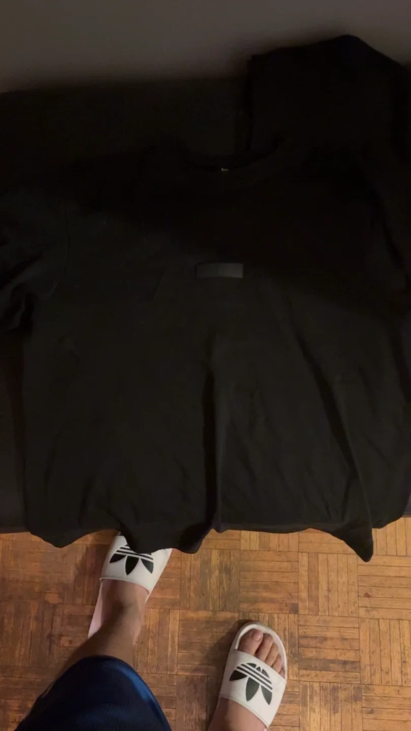 Essentials Universal Apparel Black Set image indicator(2)