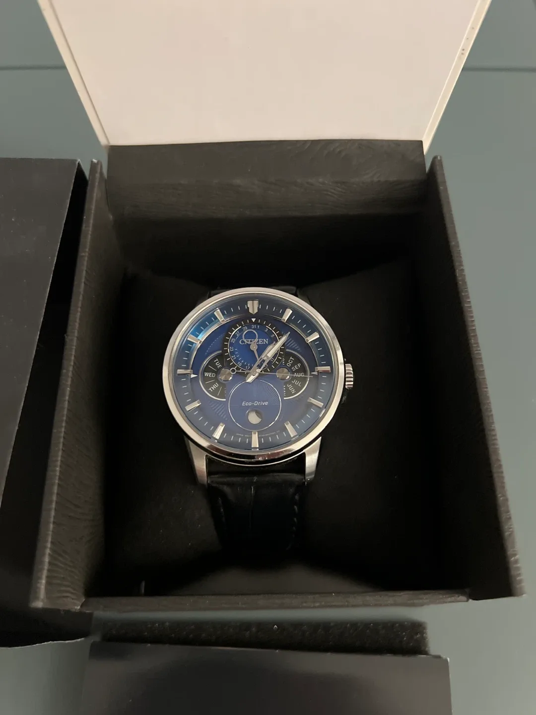 Citizen Eco-Drive Watch with Box image indicator(2)