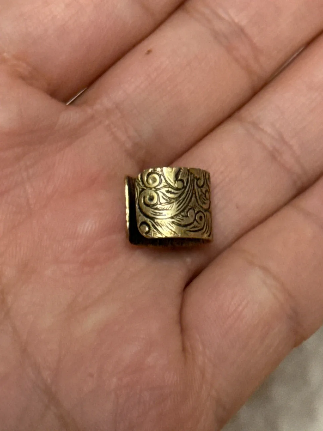 Gold-toned Ornate Metal Ear Cuff🥕 thumbnail