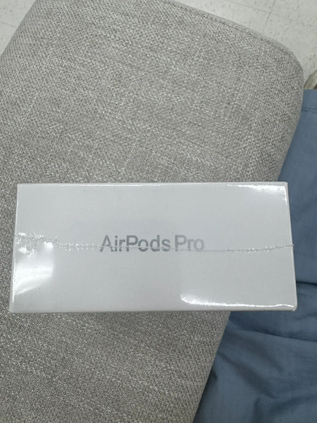 New Apple AirPods Pro (2nd Generation) image indicator(4)