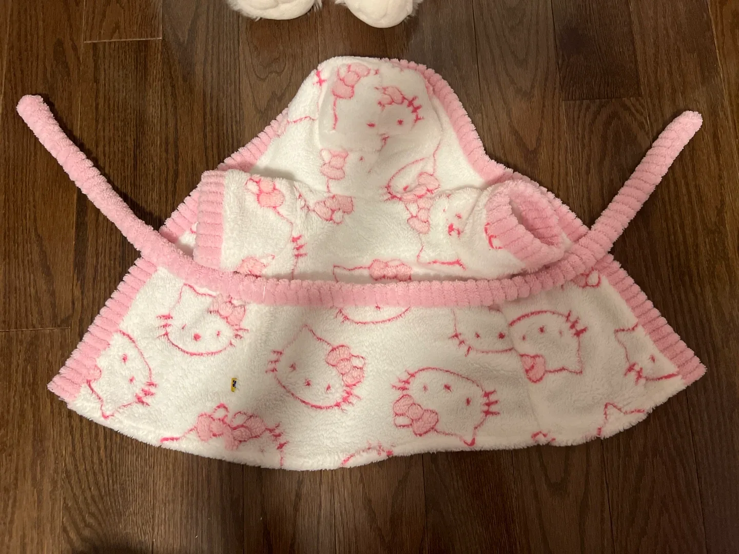 LIMITED EDITION Build-A-Bear White Teddy with Hello Kitty Robe image indicator(6)