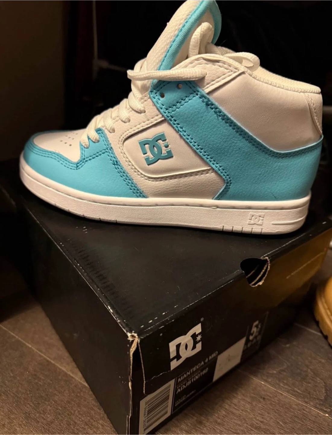 DC Manteca 4 Mid White/Blue Shoes - Size 5.5