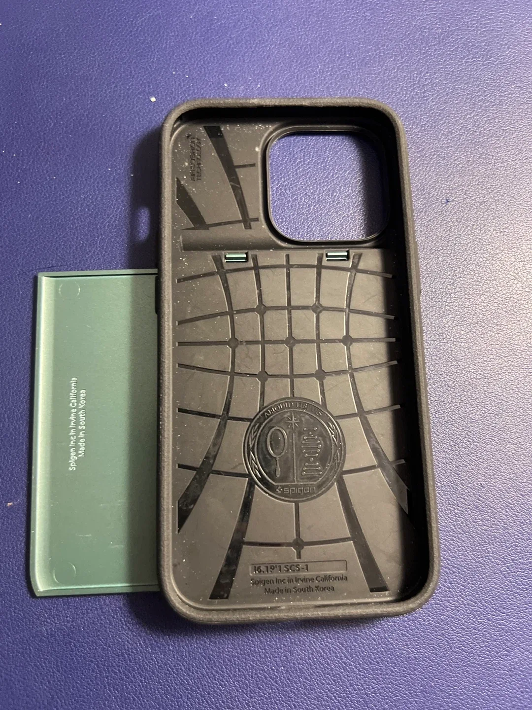 Spigen Slim Armor CS iPhone Case image indicator(2)