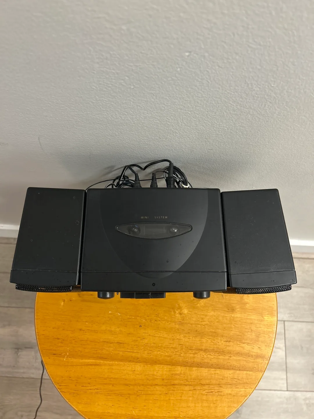 Mini Cassette Player/ radio with Speakers image indicator(6)