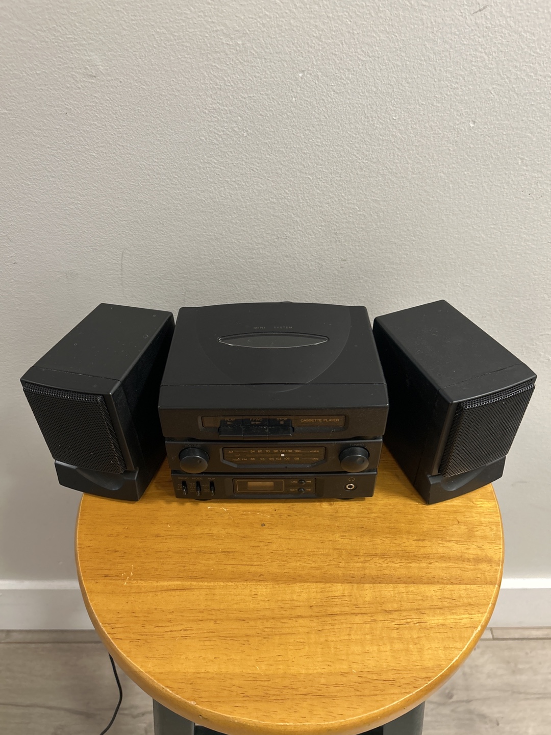 Mini Cassette Player/ radio with Speakers - photo 3