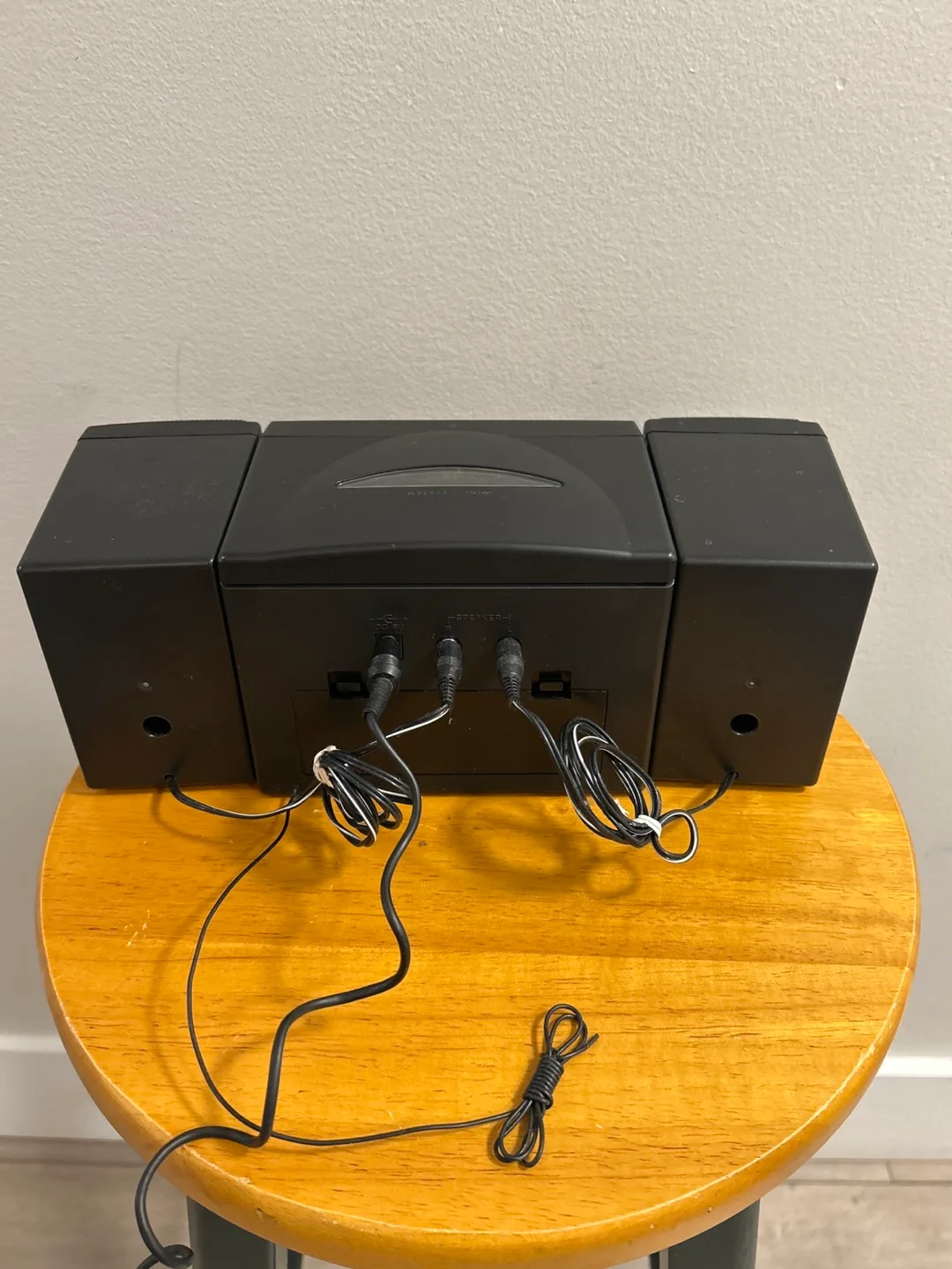 Mini Cassette Player/ radio with Speakers image indicator(4)