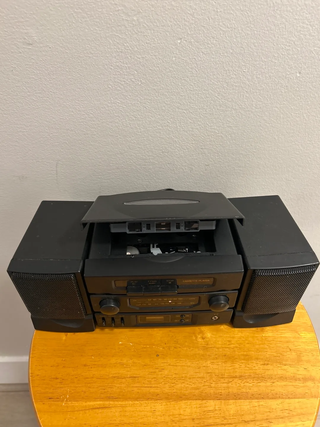 Mini Cassette Player/ radio with Speakers image indicator(2)