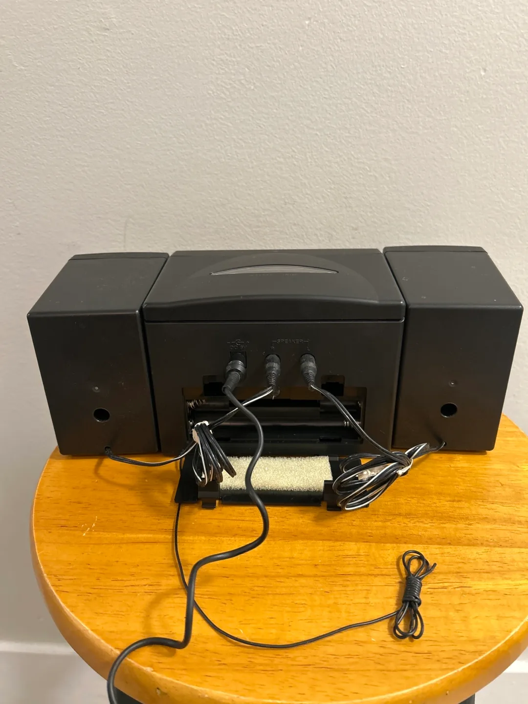 Mini Cassette Player/ radio with Speakers image indicator(5)