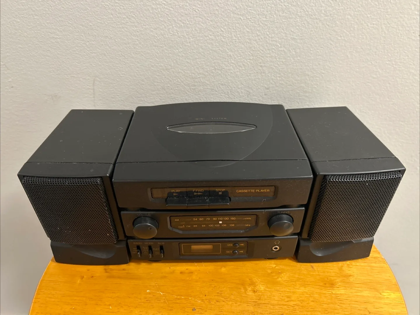 Mini Cassette Player/ radio with Speakers image indicator(8)