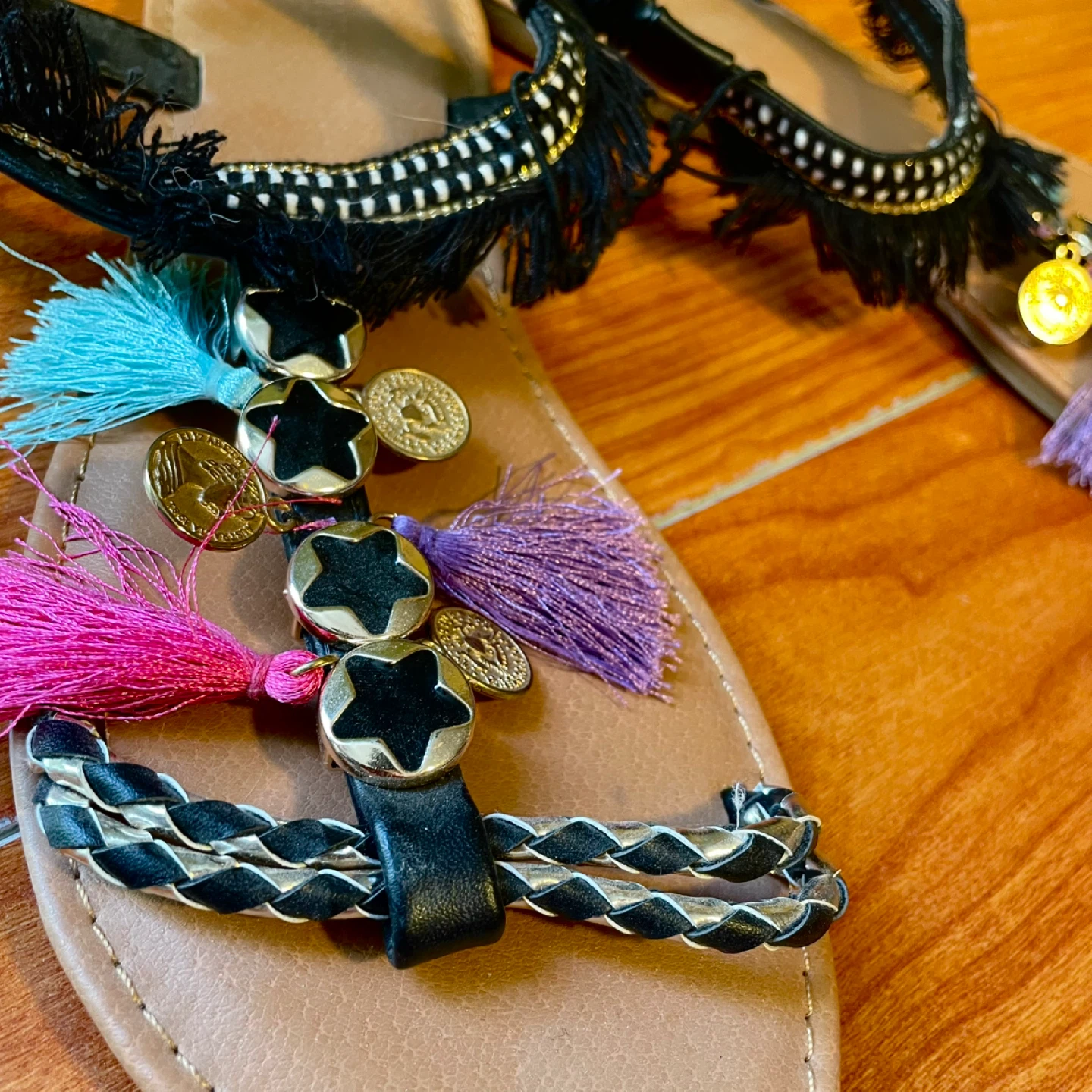 NWT✨Size 8, Colourful Tassel Sandals - photo 3