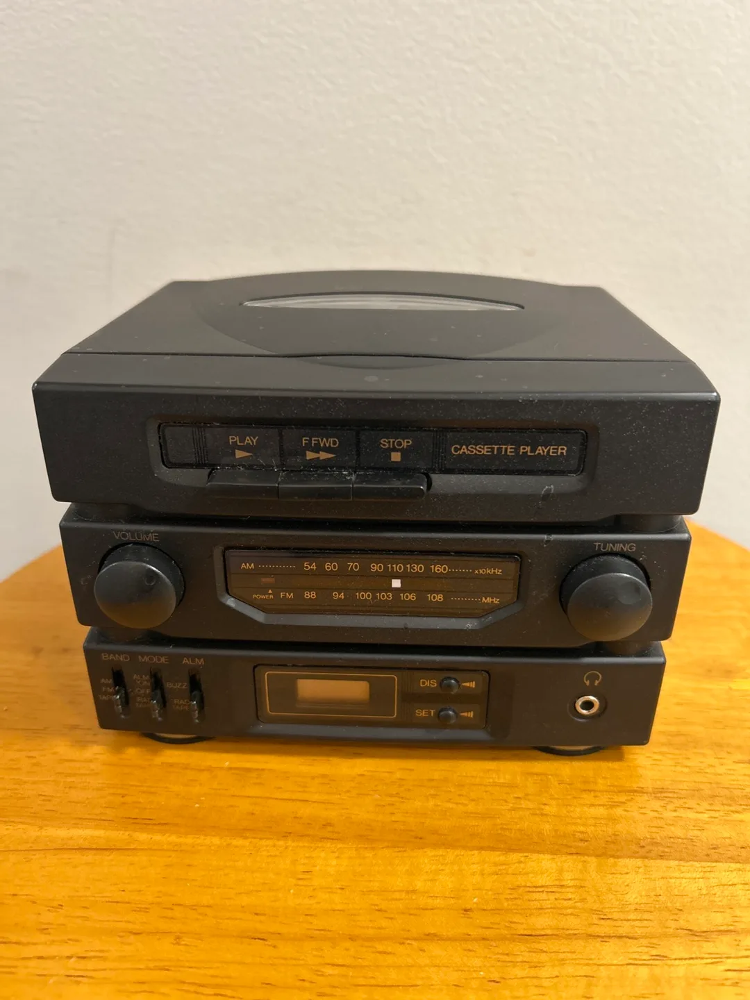 Mini Cassette Player/ radio with Speakers image indicator(9)