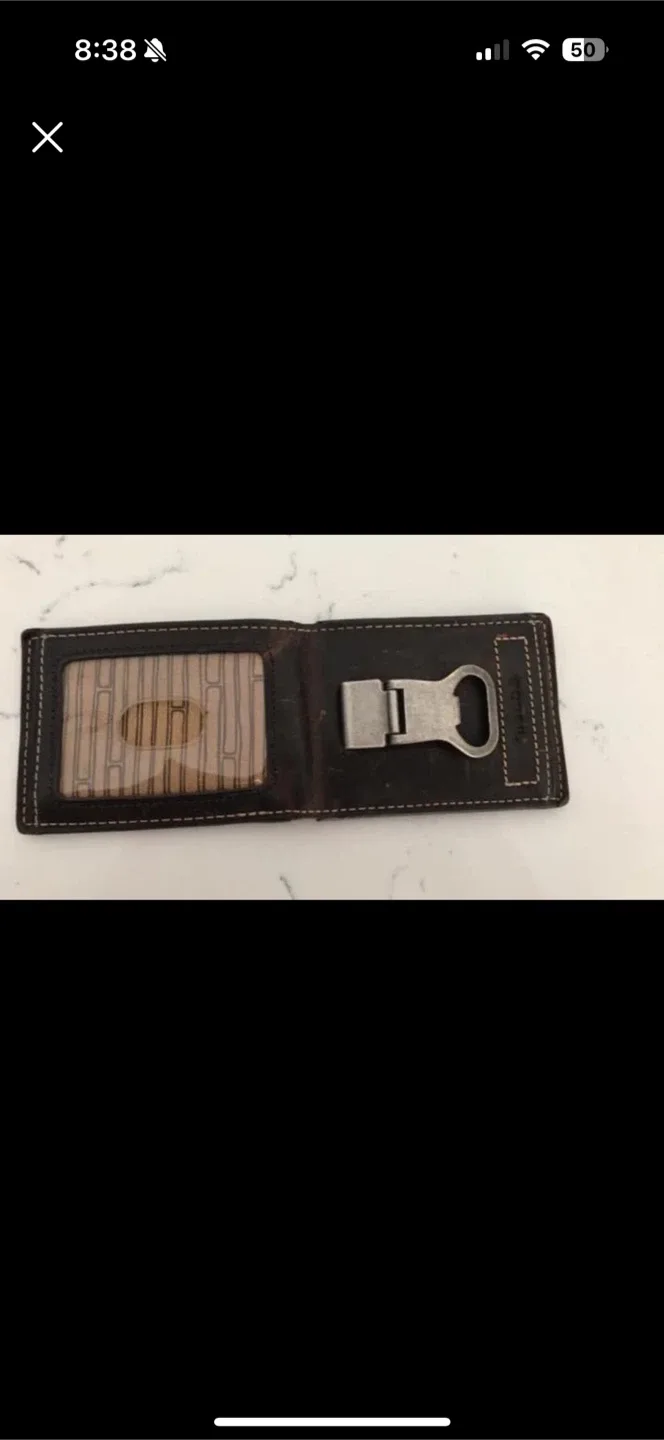 Men’s Fossil wallet image indicator(2)