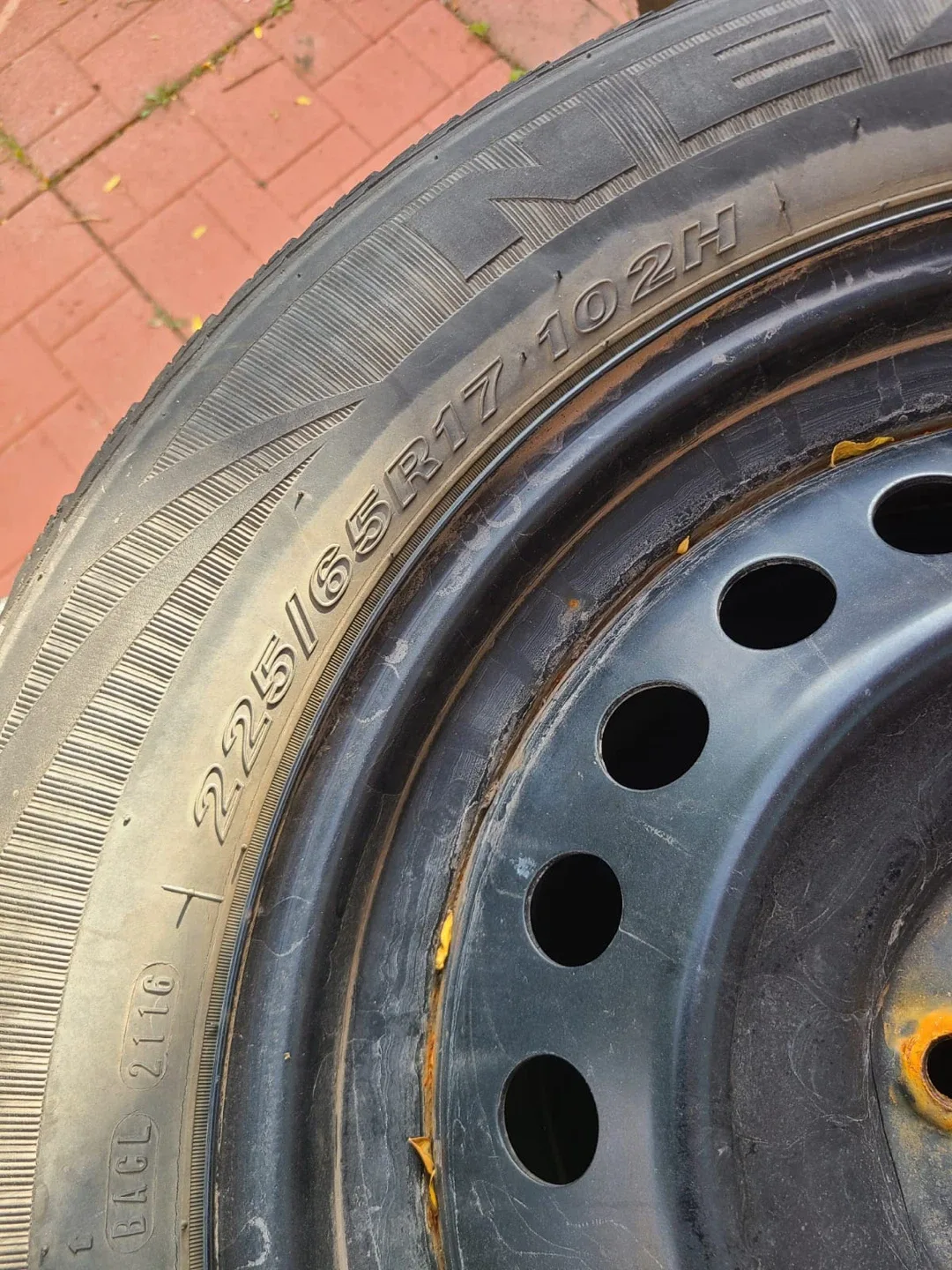 NEXEN Winter Tires 225/65R17 with steel rims image indicator(6)