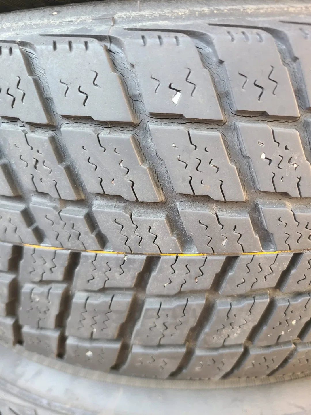 NEXEN Winter Tires 225/65R17 with steel rims image indicator(4)