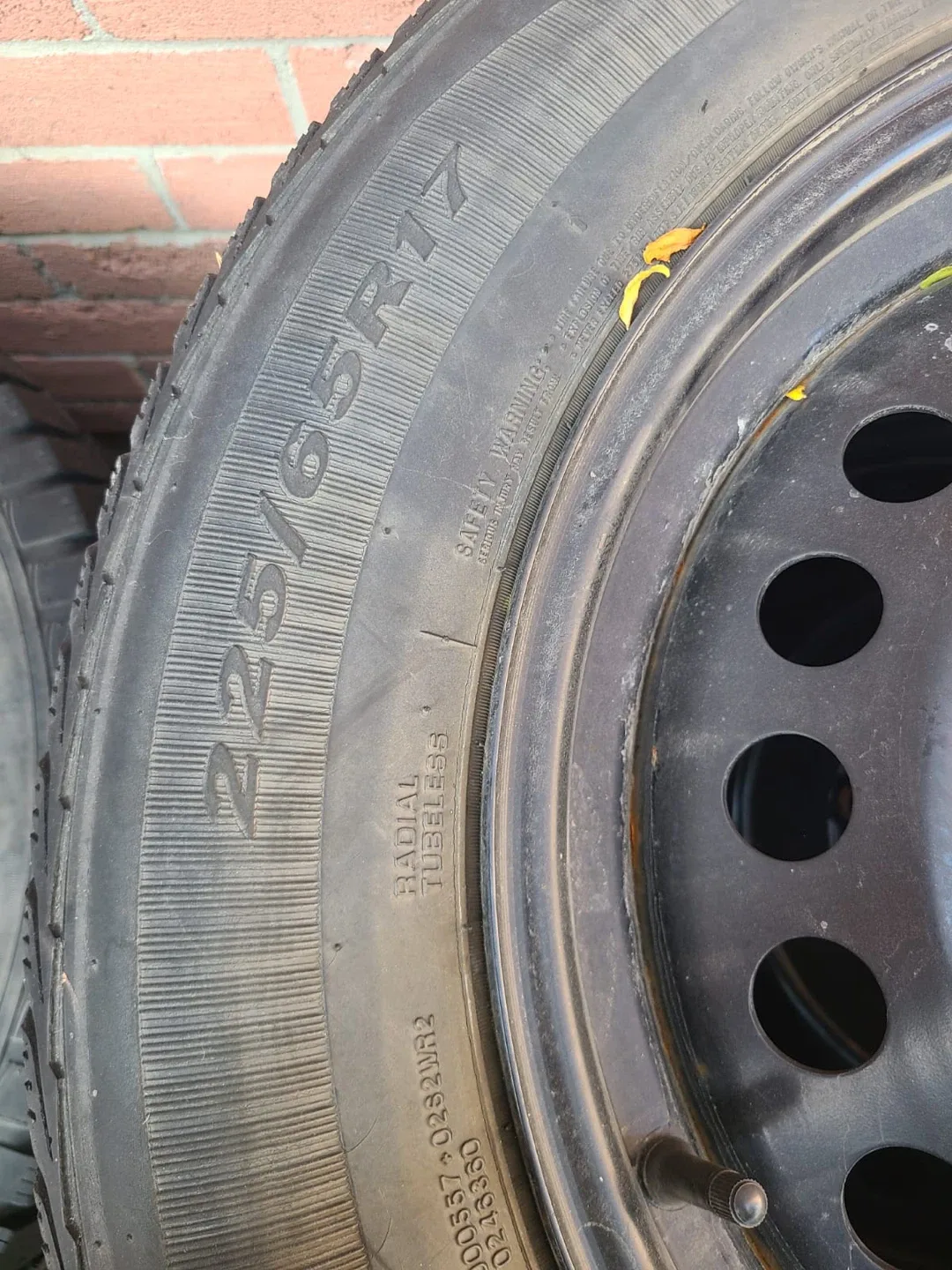 NEXEN Winter Tires 225/65R17 with steel rims image indicator(5)