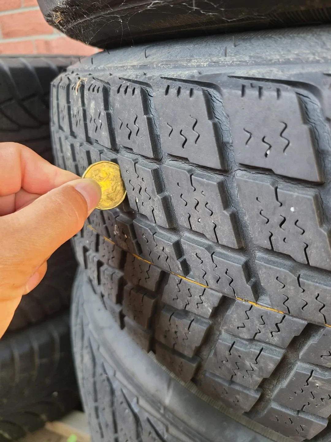 NEXEN Winter Tires 225/65R17 with steel rims image indicator(3)