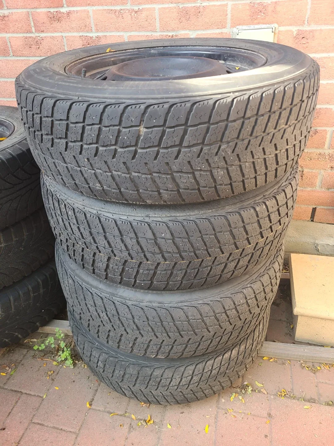 NEXEN Winter Tires 225/65R17 with steel rims image indicator(2)