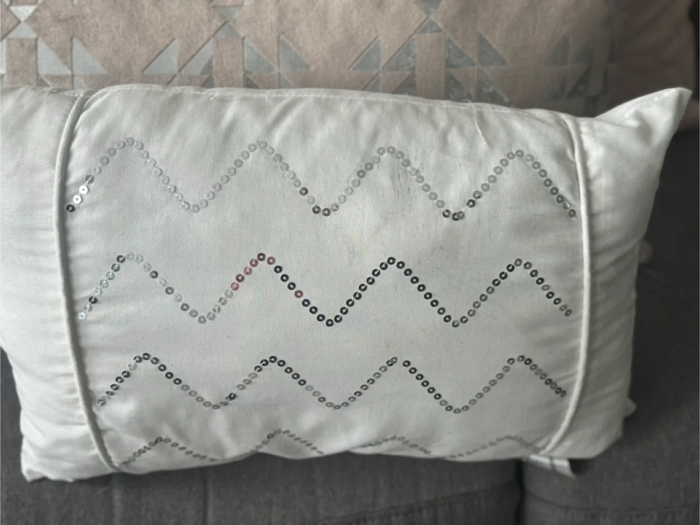 Elle Home Throw Blanket & Pillows image indicator(2)