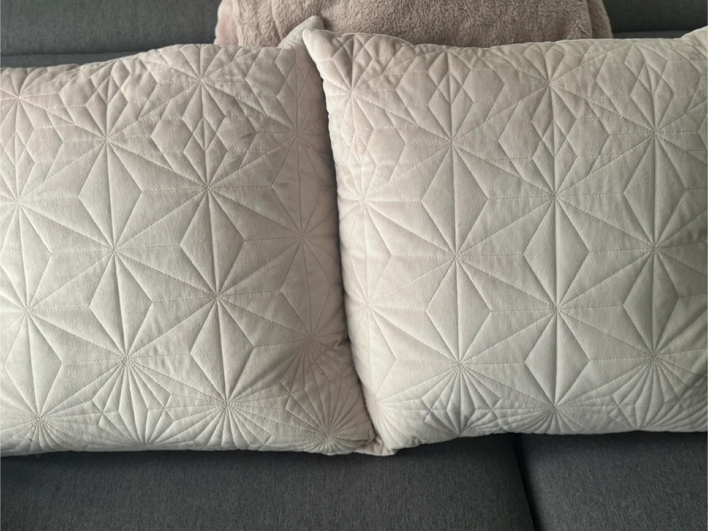 Elle Home Throw Blanket & Pillows image indicator(4)