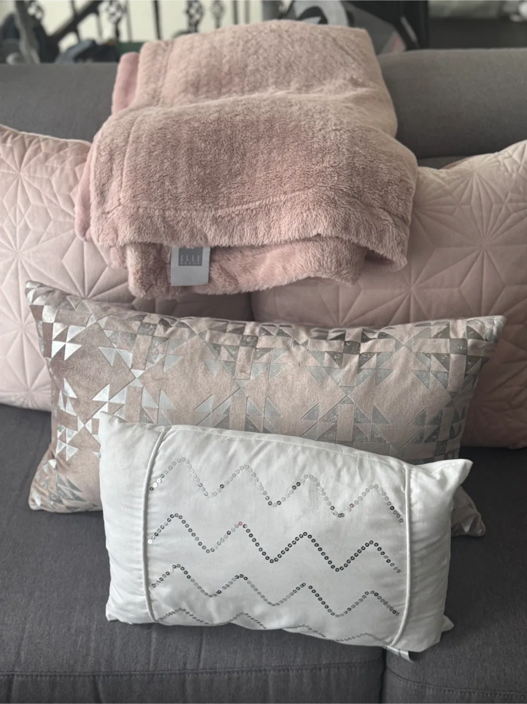Elle Home Throw Blanket & Pillows thumbnail