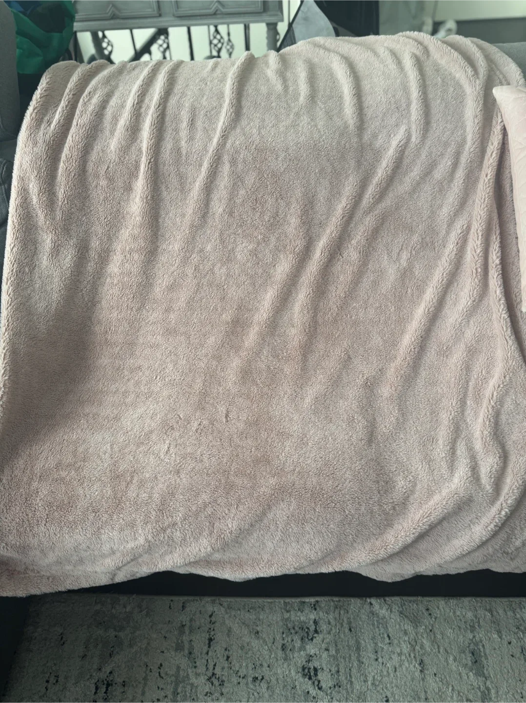 Elle Home Throw Blanket & Pillows image indicator(5)