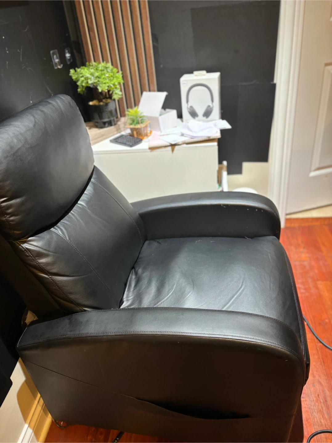 Black Leather Recliner Chair - photo 4