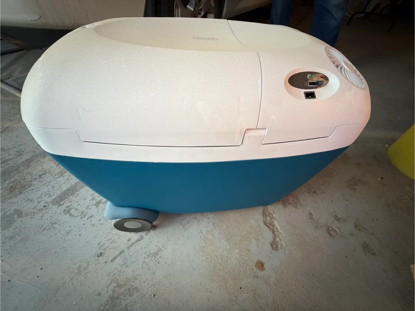 Mobicool Portable Fridge/Cooler thumbnail