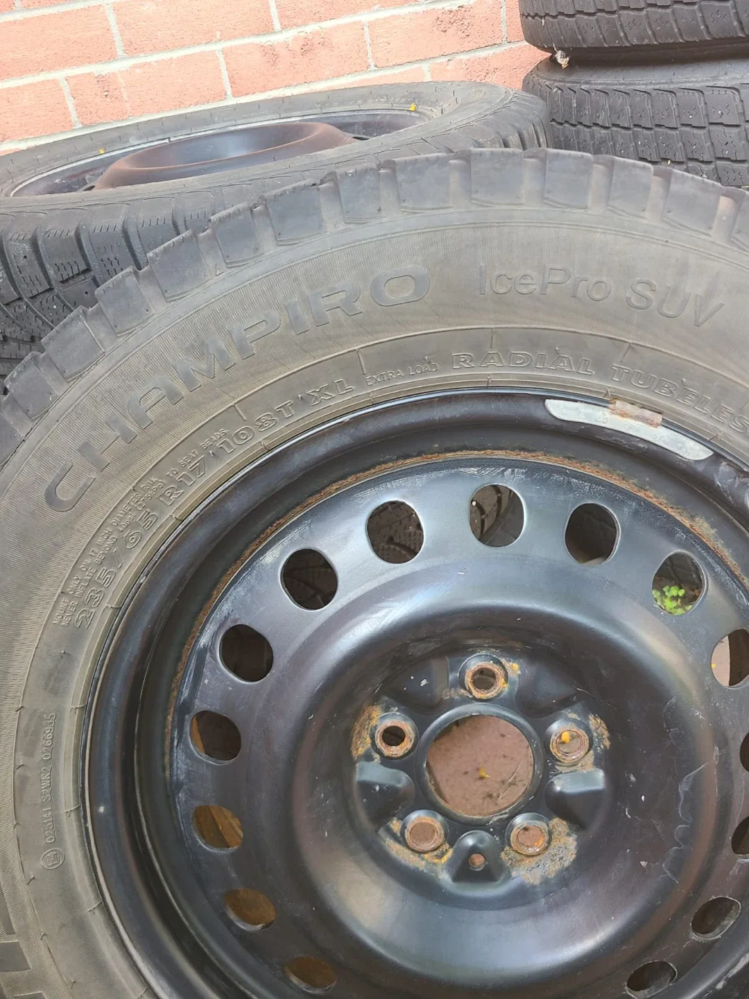 Champiro IcePro SUV 235/65R17 Winter Tires image indicator(2)