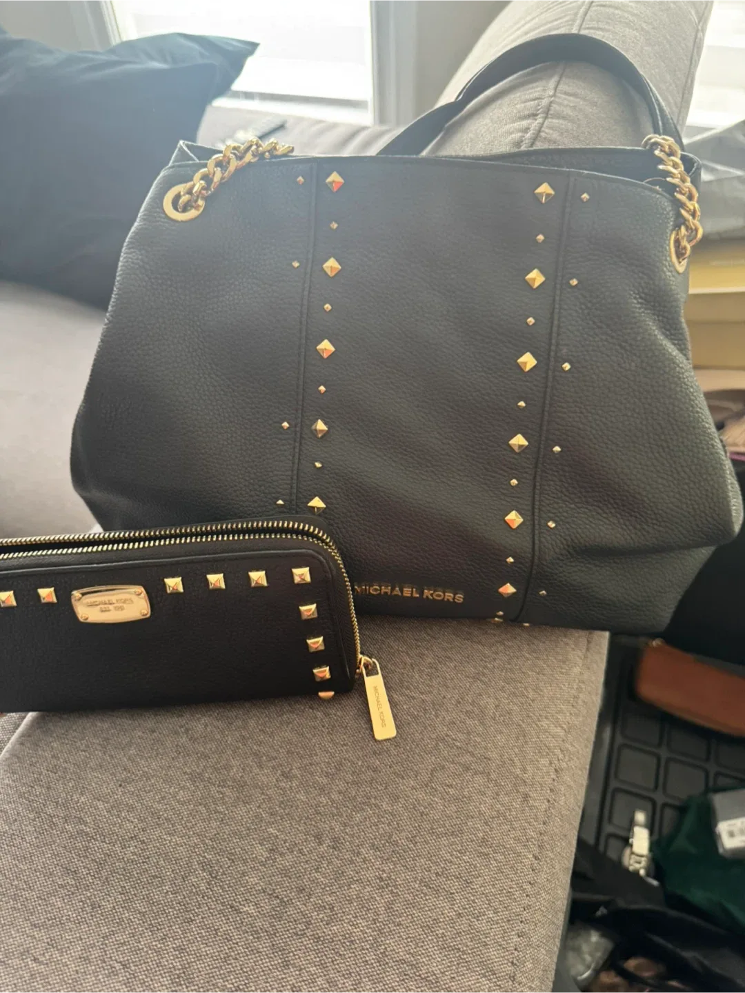 Michael Kors Black Leather Shoulder Bag image indicator(2)