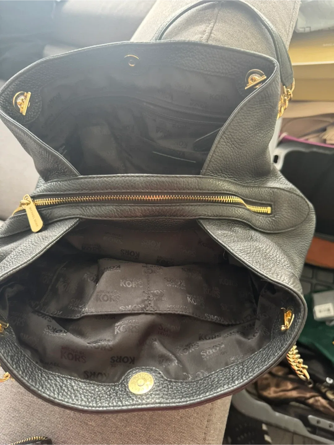 Michael Kors Black Leather Shoulder Bag image indicator(3)