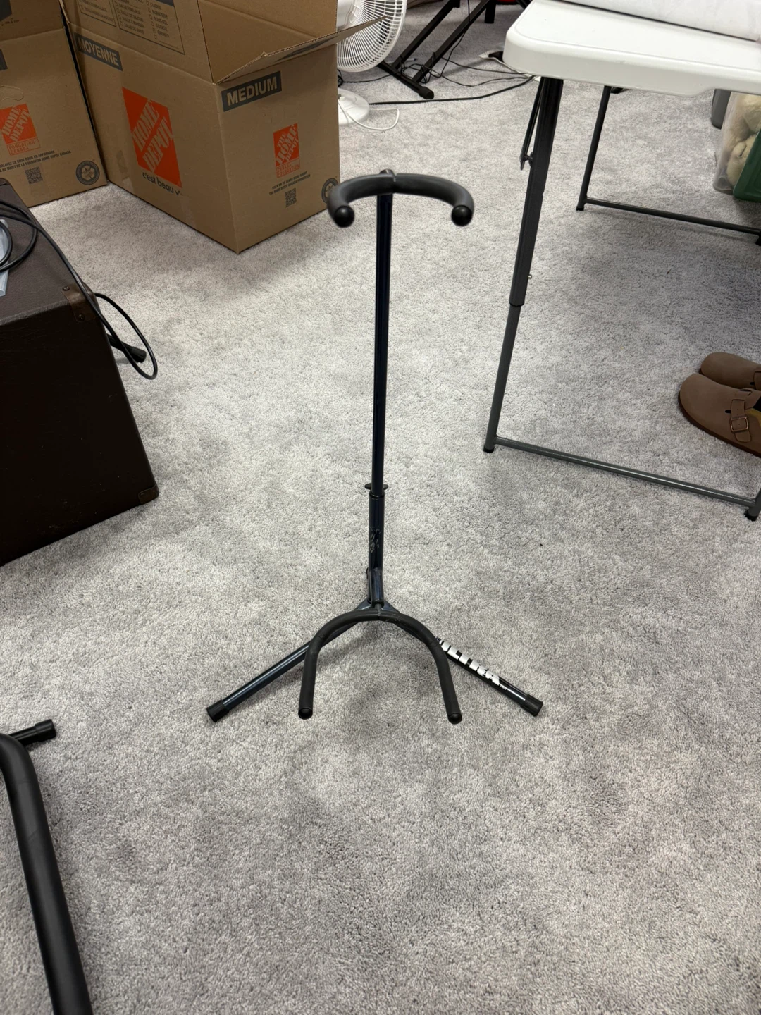 Guitar stand