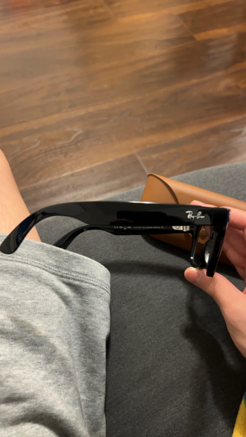 Ray-Ban Meta Wayfarer Smart Glasses - photo 2