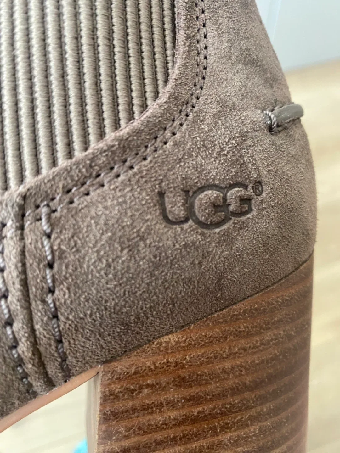 UGG Faye Brown Gray Suede Chelsea Boots Women’s Size 9 image indicator(2)