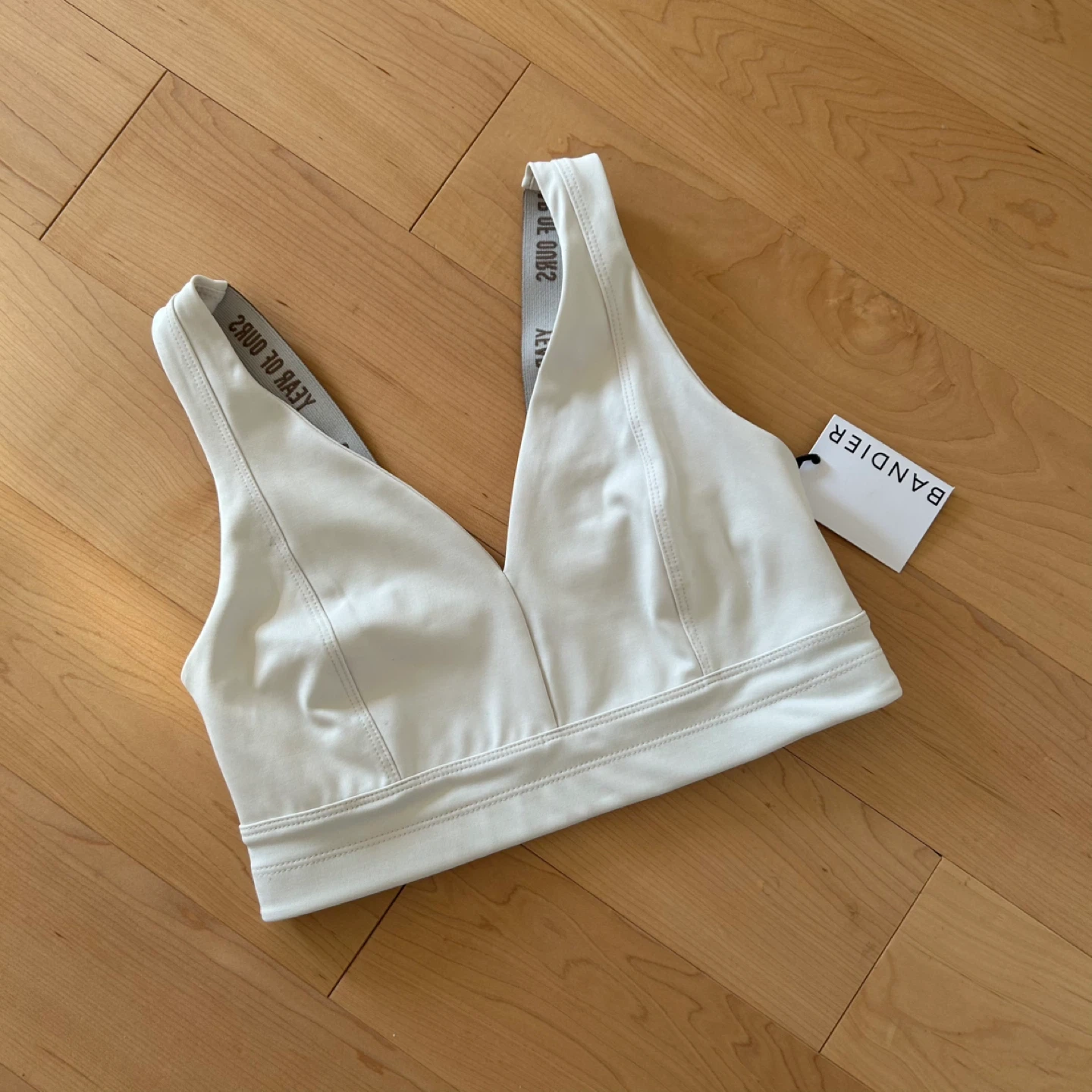 Year Of Ours (NWT) V-neck sports bra - Size M - photo 2
