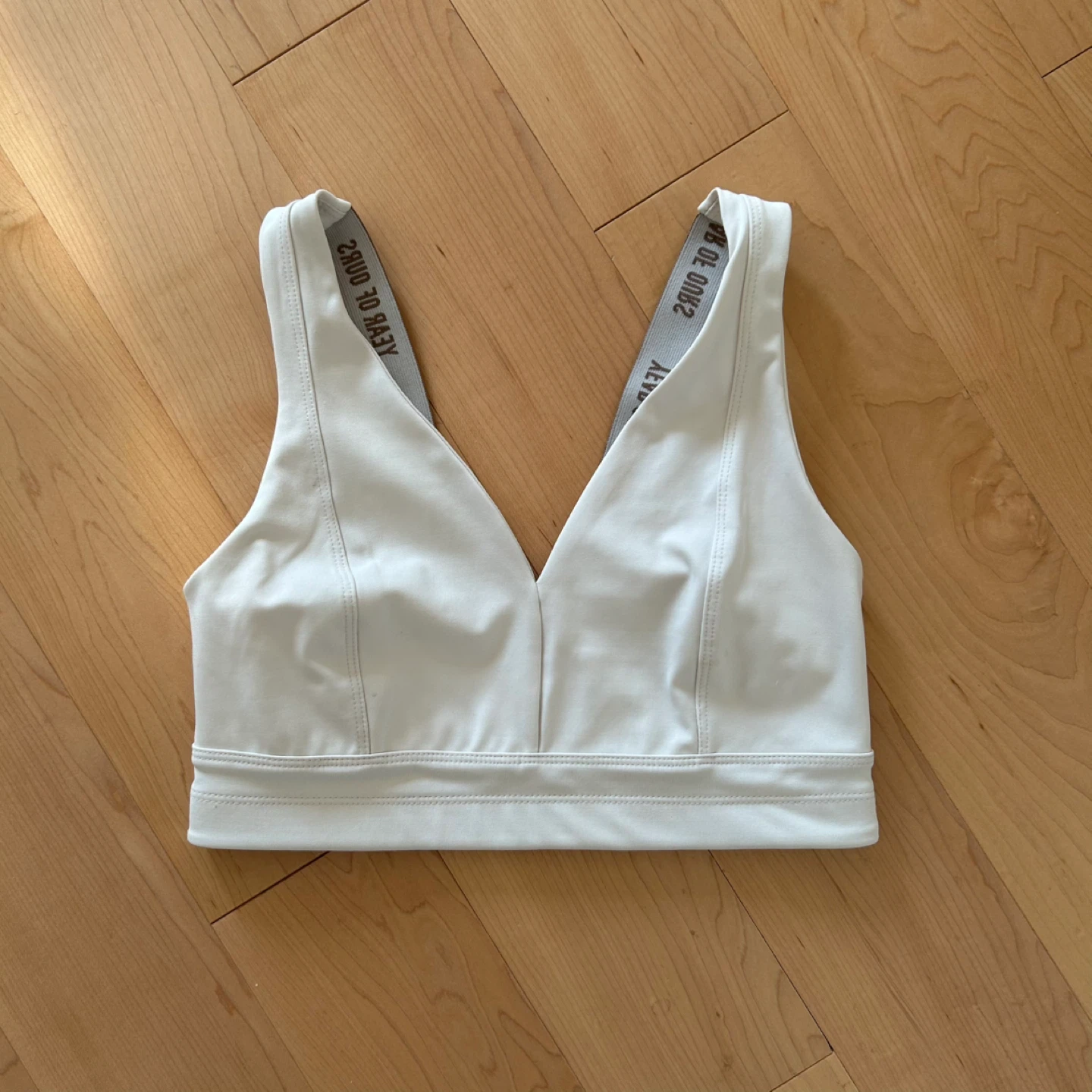 Year Of Ours (NWT) V-neck sports bra - Size M - photo 3