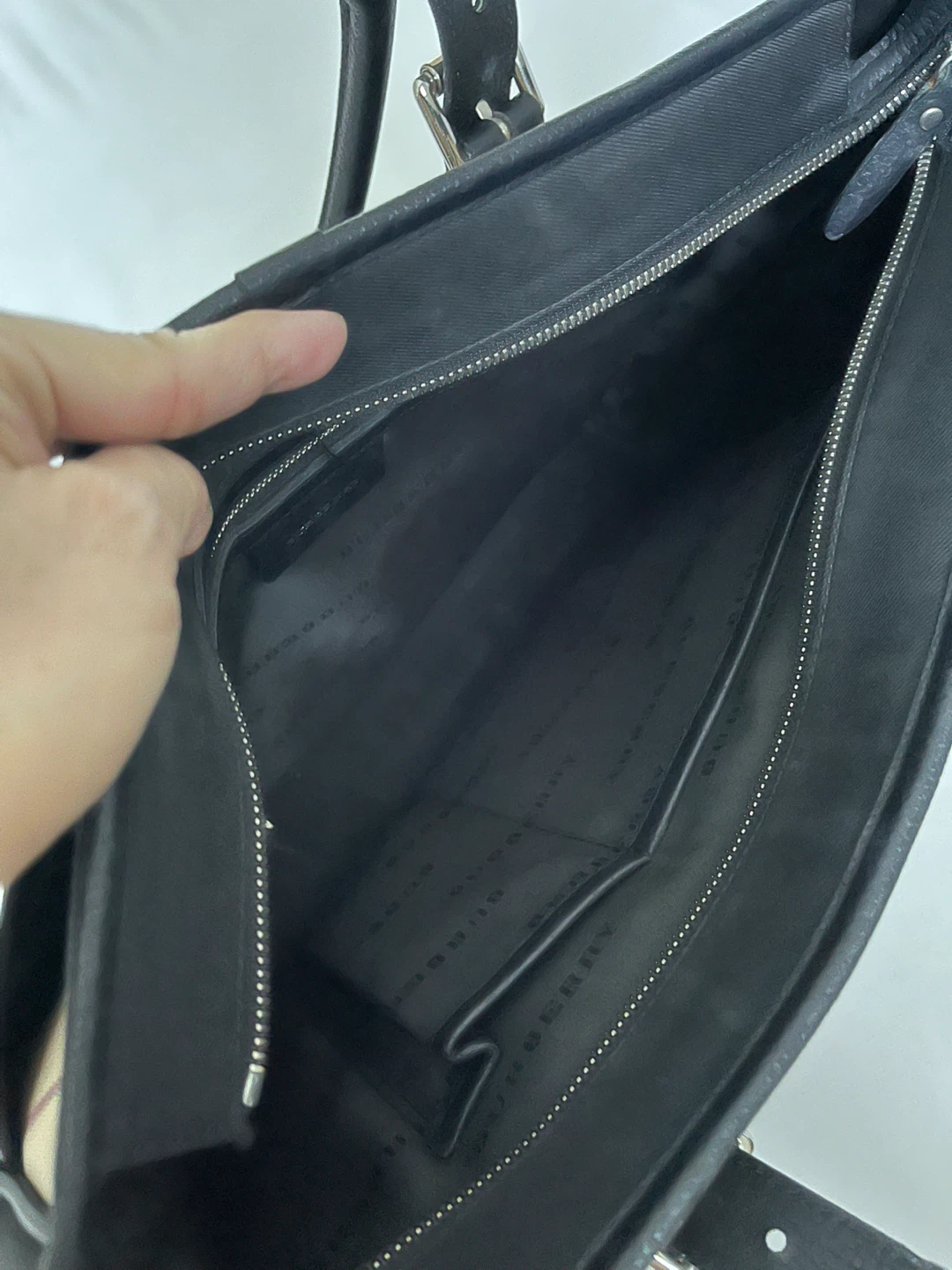 Authentic Burberry Black Tote Bag - photo 5