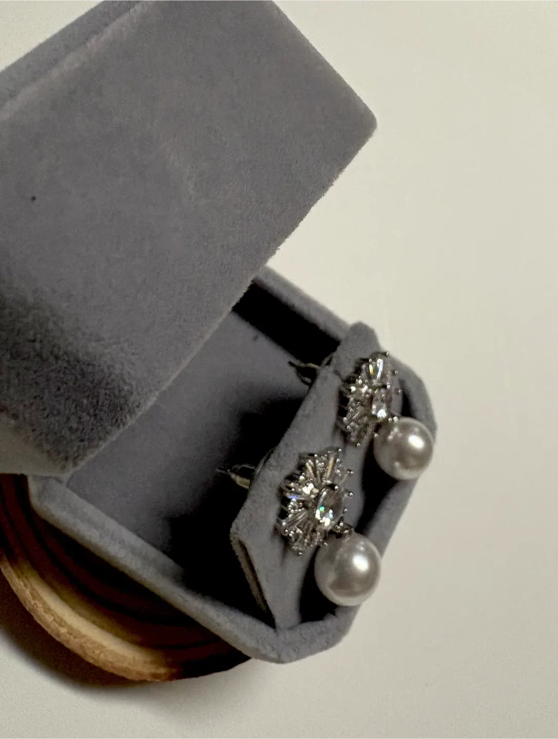 Pearl & Crystal Snowflake Earrings🥕‼️last price ‼️ image indicator(2)