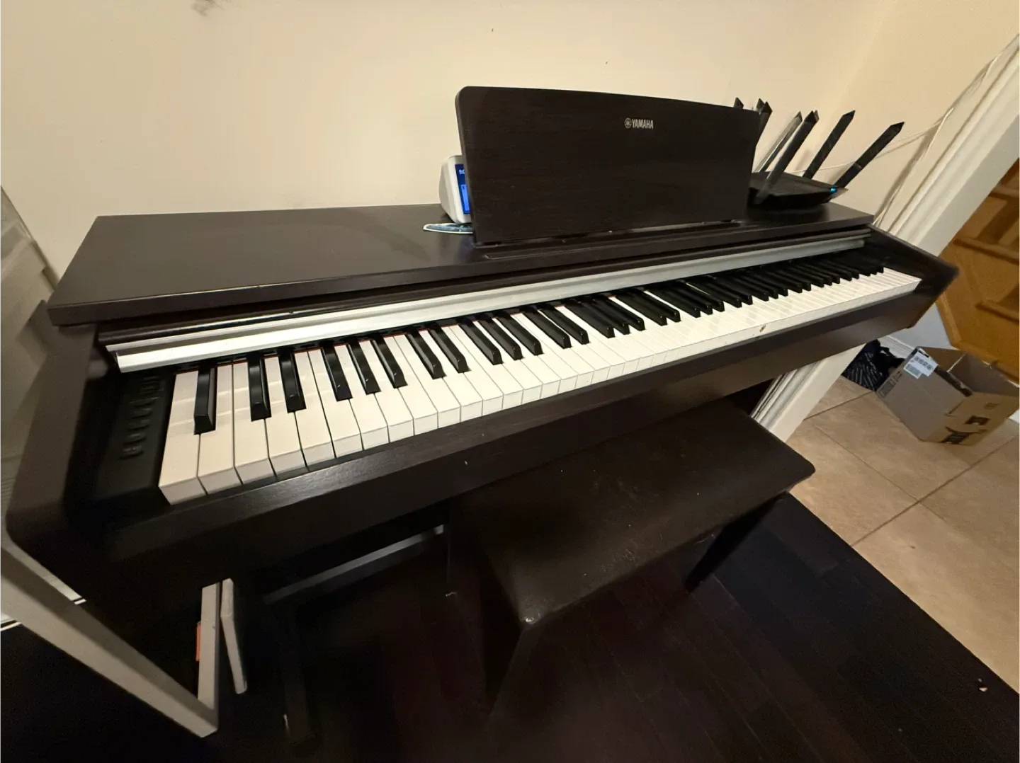 Yamaha Arius YDP-144 Digital Piano with Bench image indicator(2)