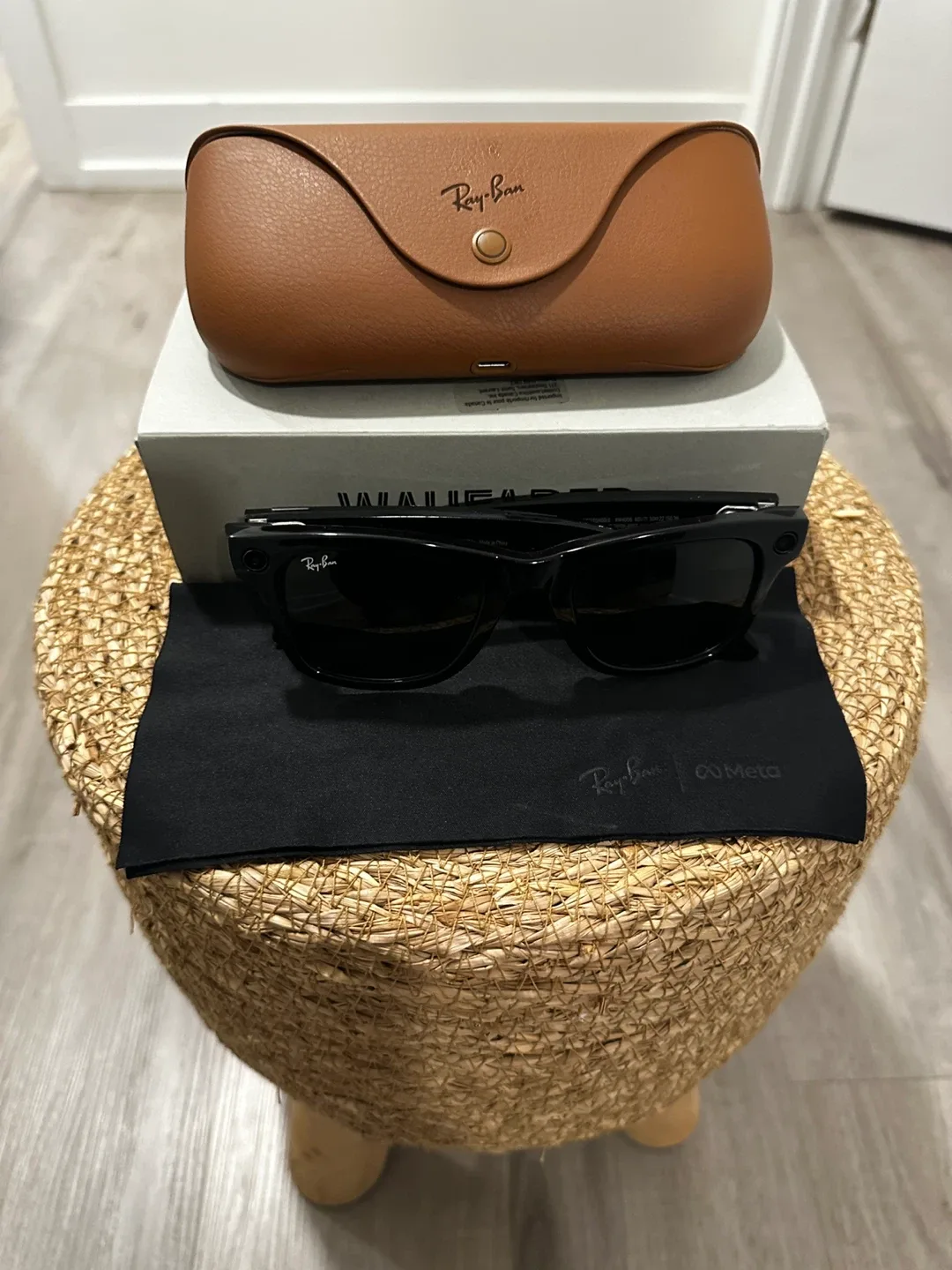 Ray-Ban Meta Wayfarer Smart Glasses - Black image indicator(2)