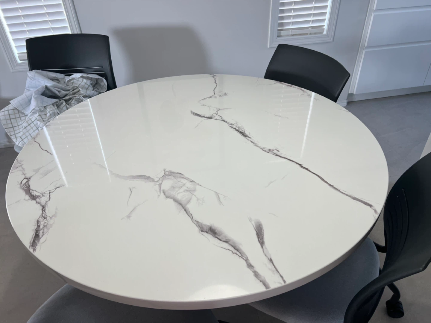 Quartz dining table metal legs 42”diam